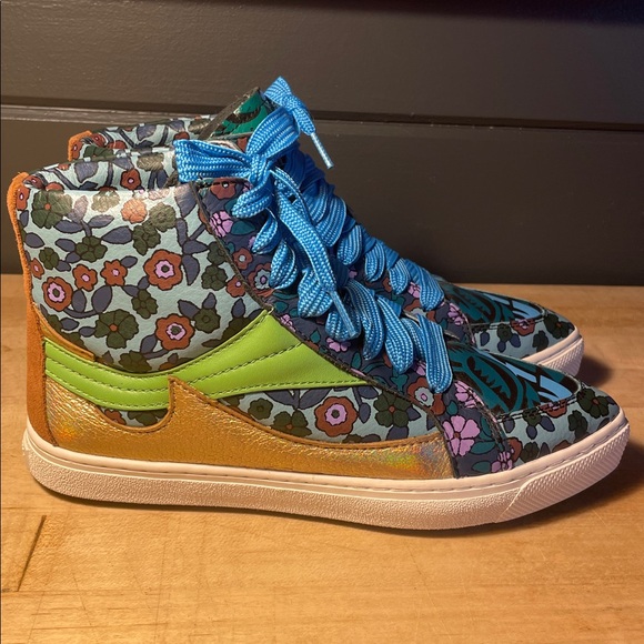 Coach Floral Pointed Toe High Top Sneakers Shoes! - Picture 3 of 6